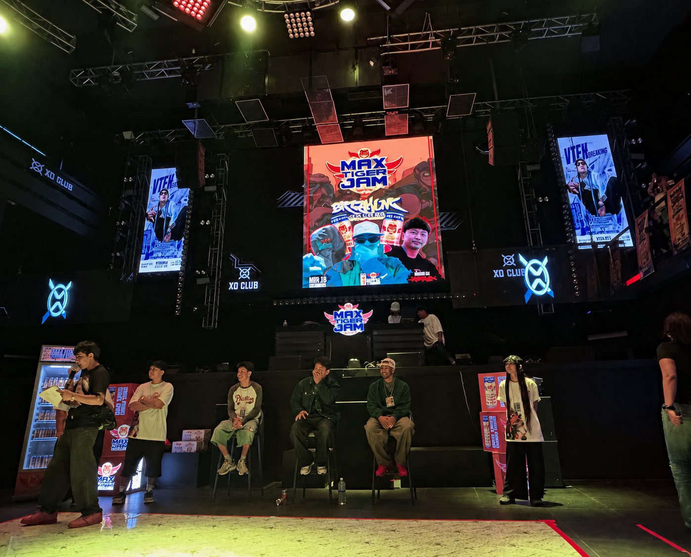 Max Tiger after dark